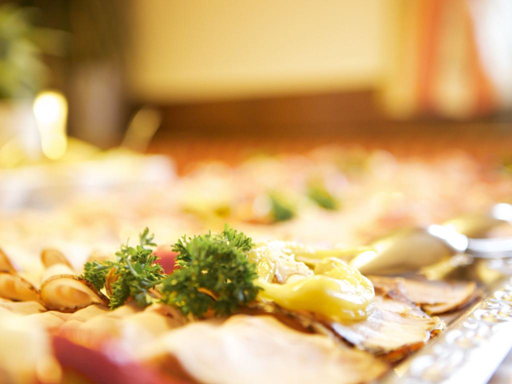 Hier finden Sie unsere aktuelle Speisekarte als PDF-Datei zum downloaden...